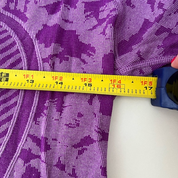 Lululemon Swiftly Tech Long Sleeve Crew Purple Camo Size 10 - Picture 16 of 16